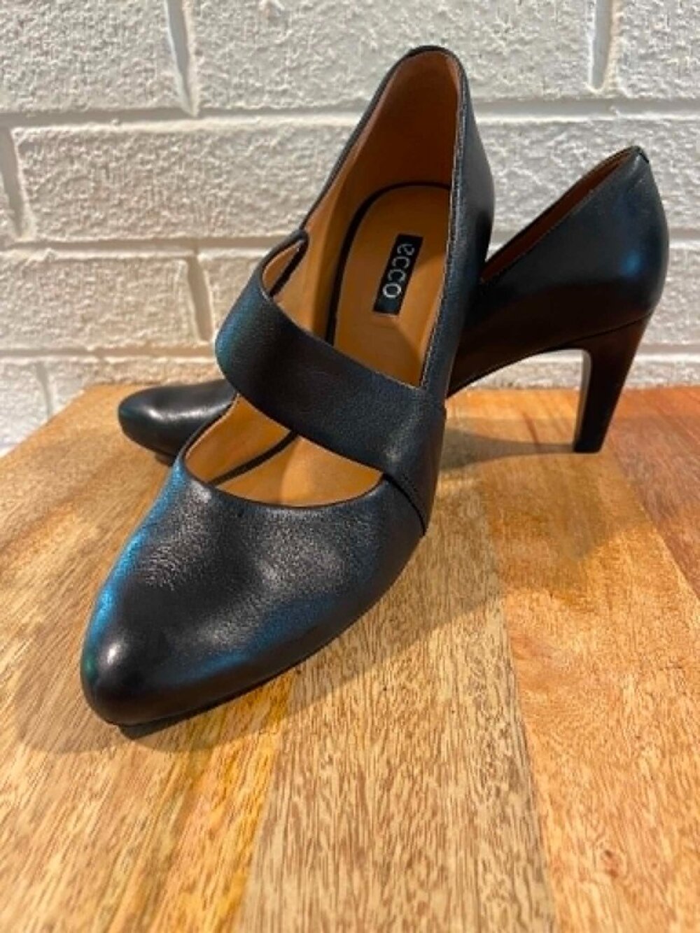 ECCO Alicante Black Leather Cross Strap Dress Pumps Comfort Heels Size 7.5 8 EU